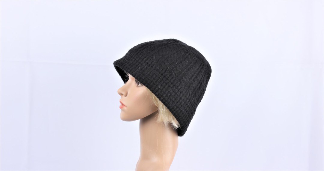 Head Start cashmere cable fleece lined cloche black STYLE : HS4843BLK image 0